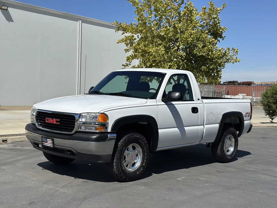 2000 GMC Sierra 1st Gen - Image 3 of 31