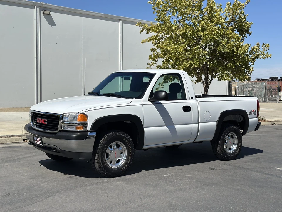 2000 GMC Sierra 1st Gen - Image 2 of 31