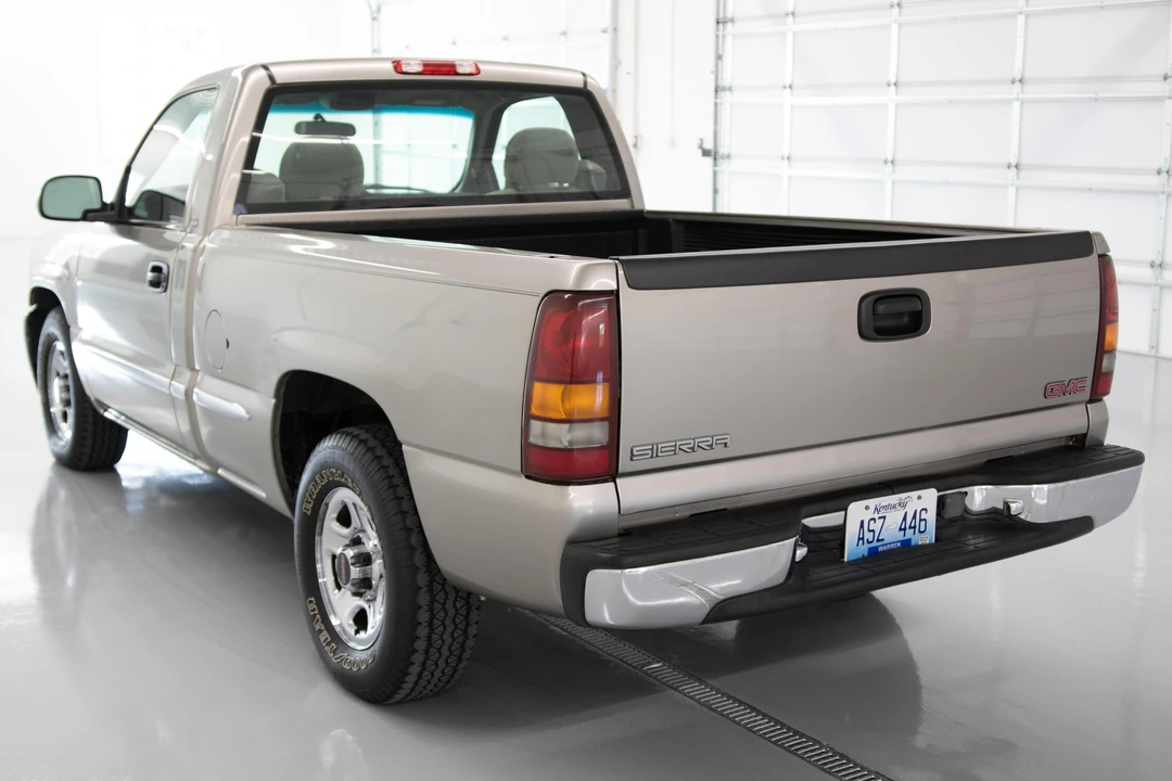 2000 GMC Sierra 2nd Gen - Image 4 of 31