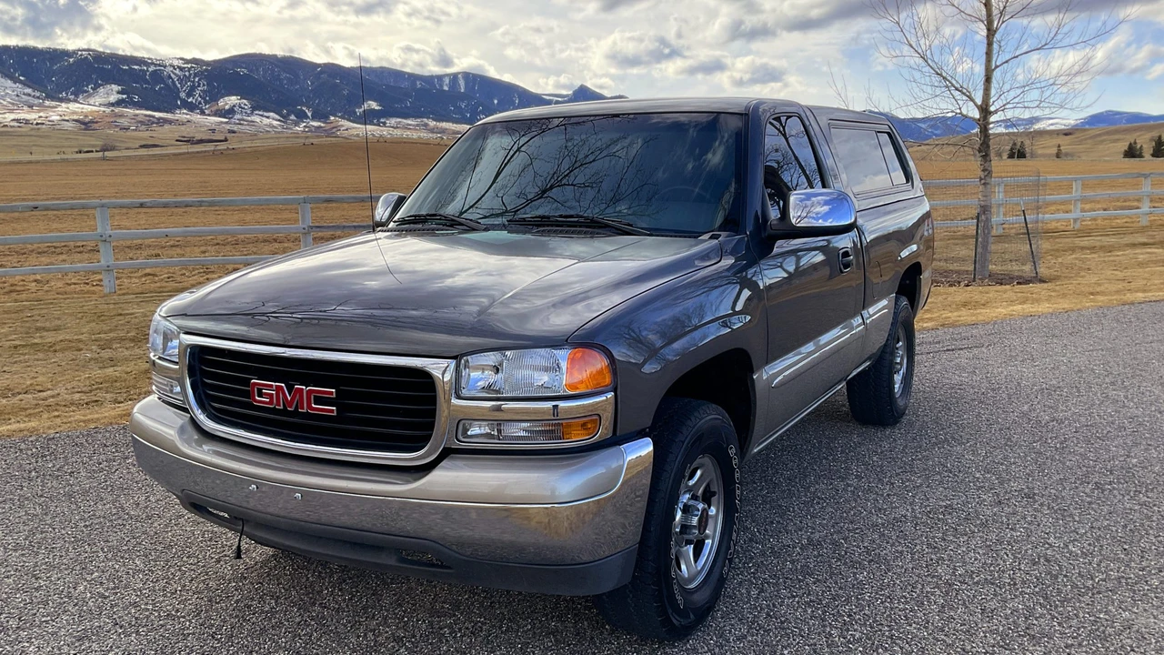 2000 GMC Sierra 2nd Gen - Image 2 of 31