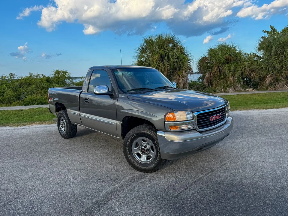 2000 GMC Sierra 2nd Gen - Image 2 of 31