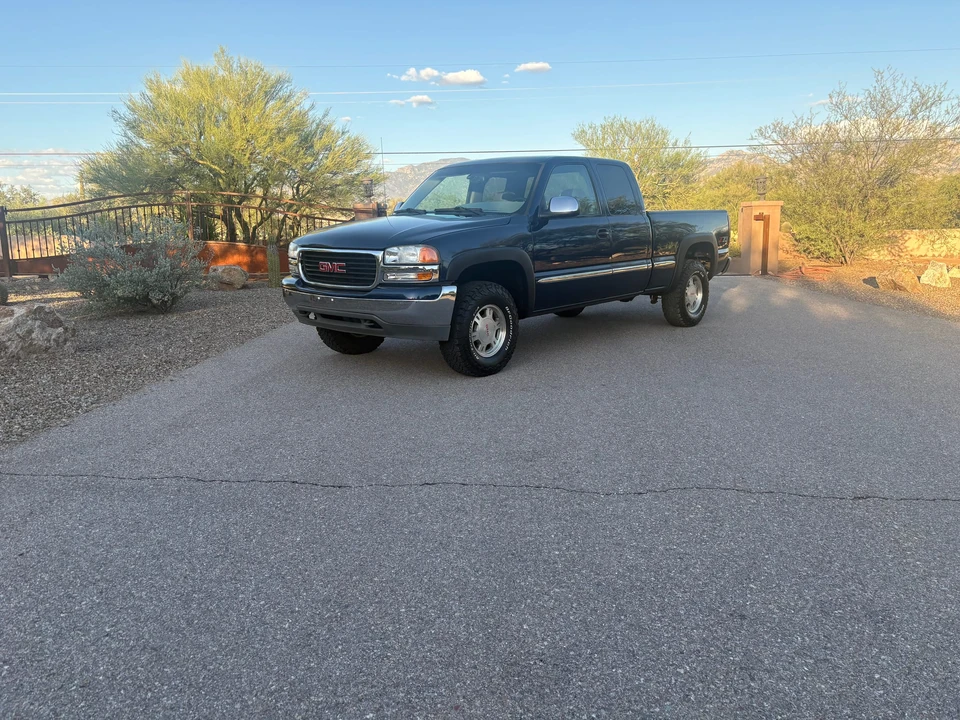 2000 GMC Sierra 2nd Gen - Image 2 of 31