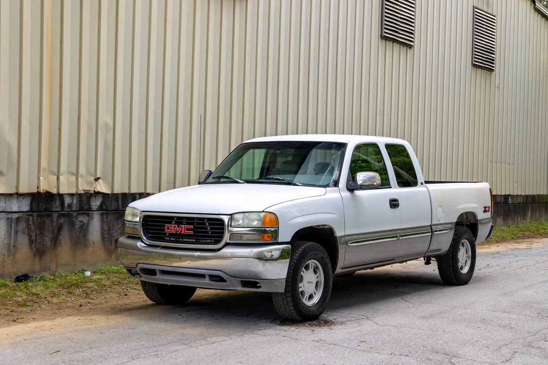 2000 GMC Sierra 1st Gen - Image 2 of 31