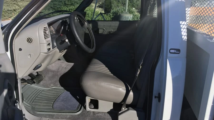 2000 GMC Sierra Heavy Duty 2nd Gen - Image 3 of 9