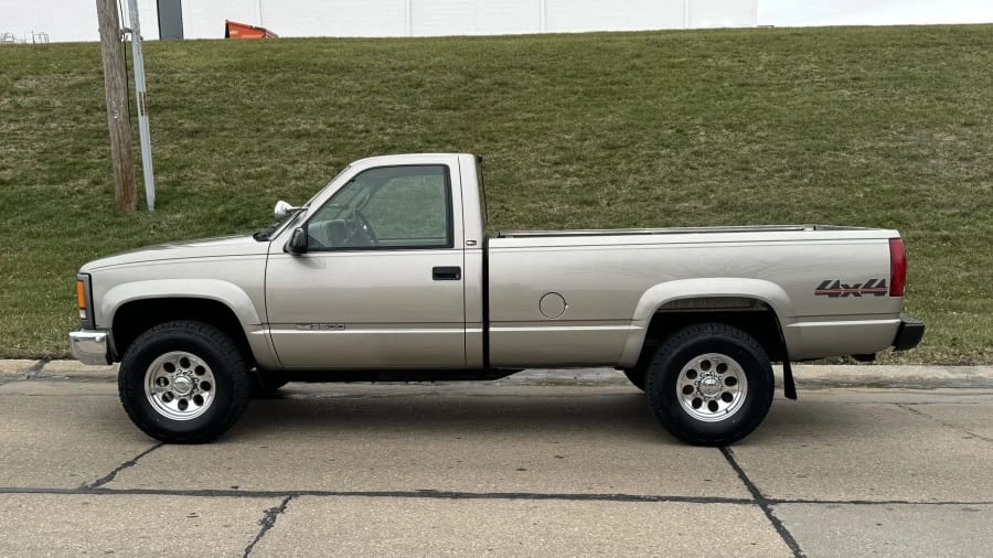 2000 GMC Sierra Heavy Duty 2nd Gen - Image 2 of 8