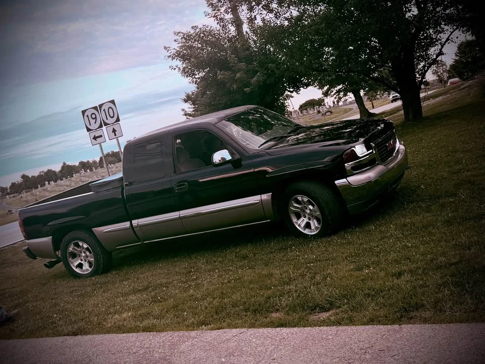 2000 GMC Sierra 2nd Gen - Image 3 of 9