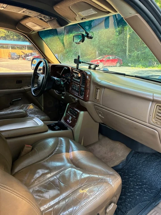 2000 GMC Sierra 1st Gen - Image 5 of 10