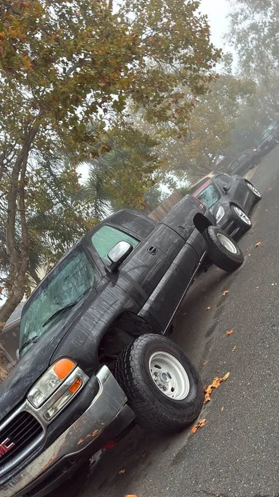 2000 GMC Sierra 1st Gen - Image 2 of 2