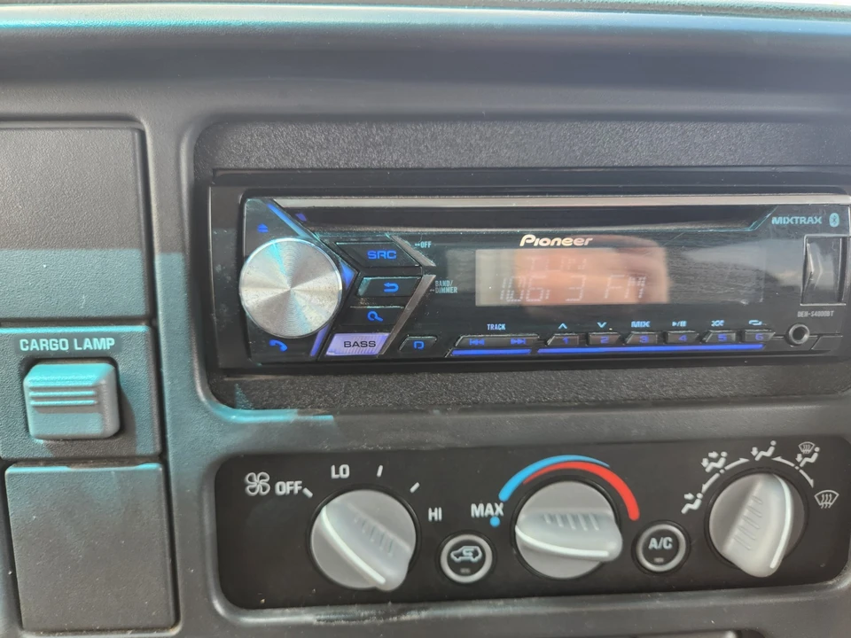 2000 GMC Sierra Heavy Duty 2nd Gen - Image 25 of 26