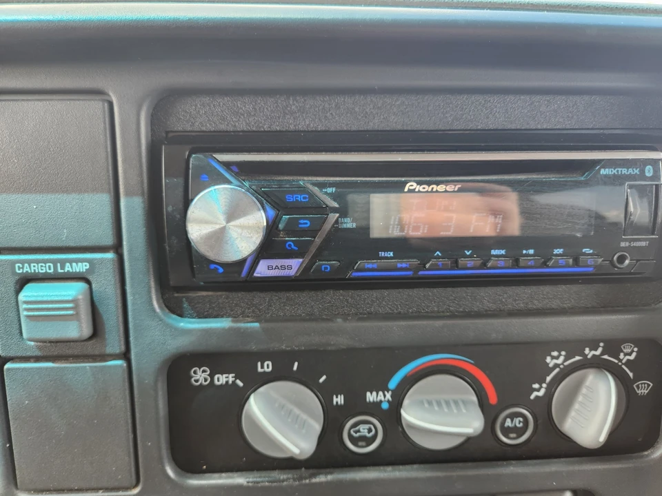 2000 GMC Sierra Heavy Duty 2nd Gen - Image 23 of 27