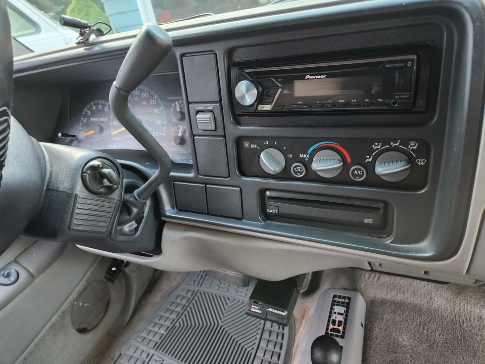 2000 GMC Sierra Heavy Duty 2nd Gen - Image 8 of 27