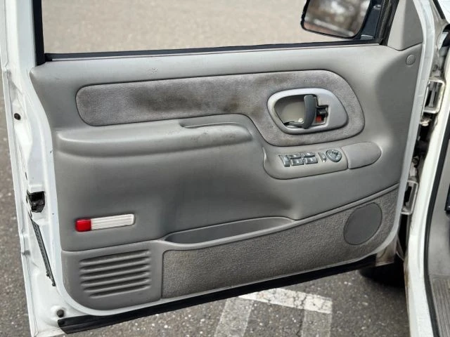2000 GMC Sierra 2nd Gen - Image 12 of 31