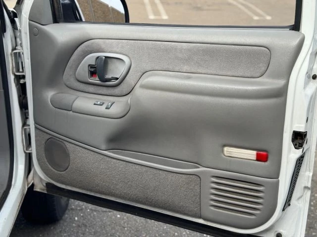2000 GMC Sierra 2nd Gen - Image 19 of 31
