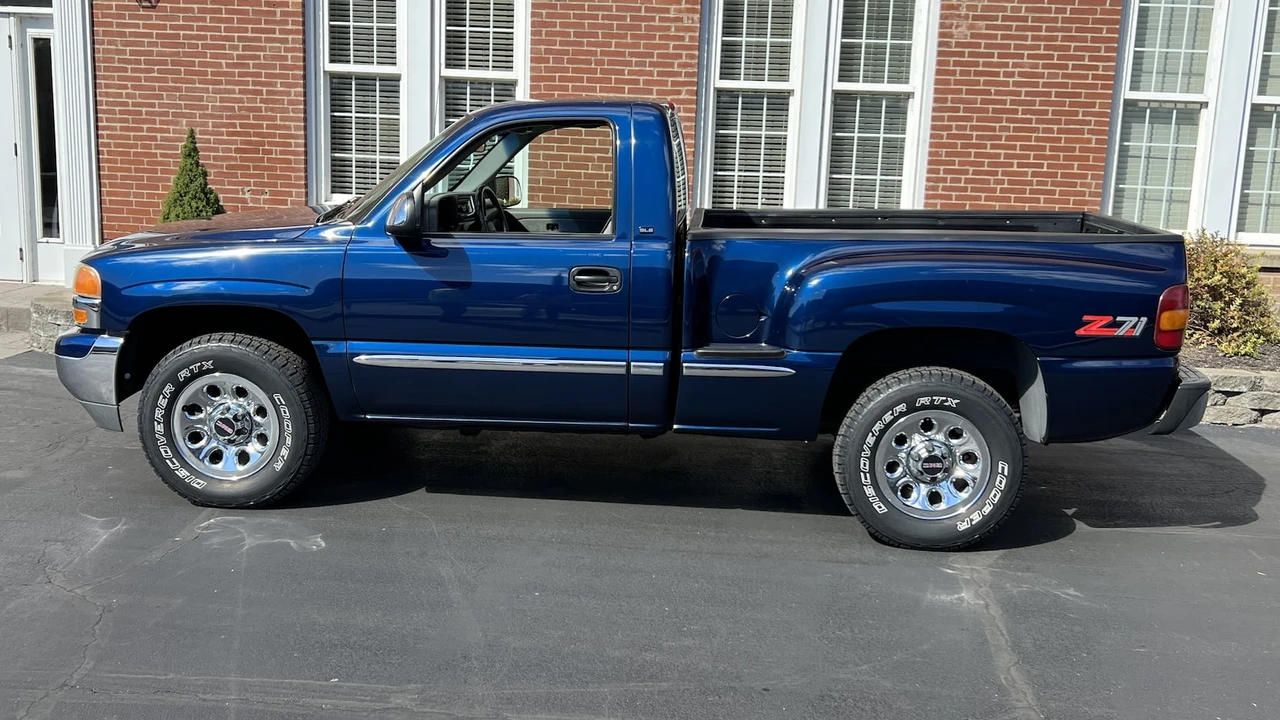2000 GMC Sierra 2nd Gen - Image 2 of 8