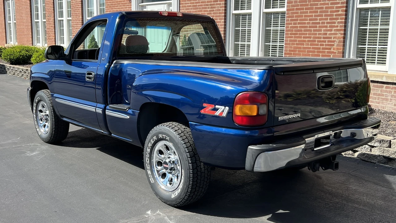 2000 GMC Sierra 2nd Gen - Image 3 of 8