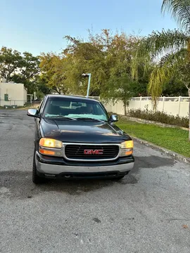 2000 GMC Sierra Pickup 2D 8 ft