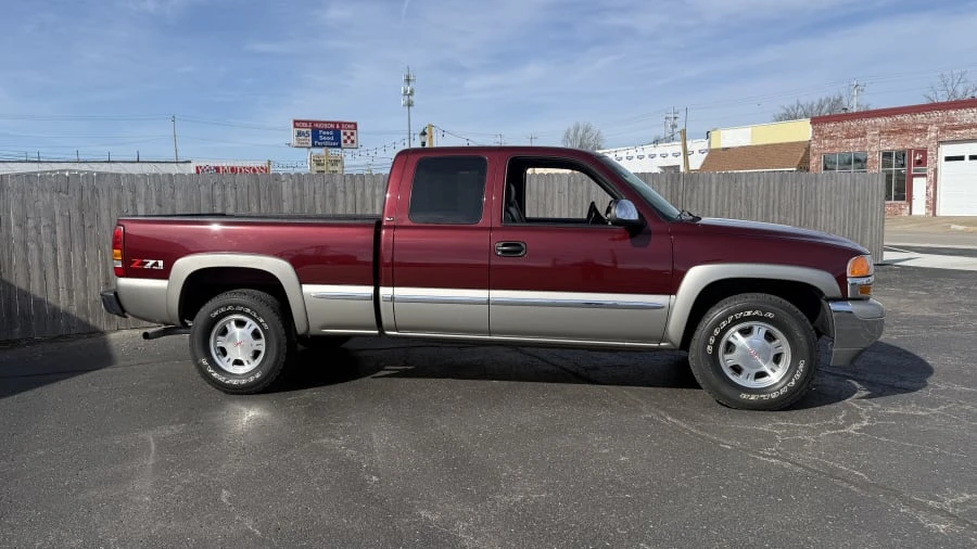 2000 GMC Sierra 2nd Gen - Image 2 of 15
