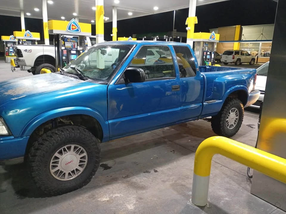 2000 GMC S-15/Sonoma - Image 11 of 12
