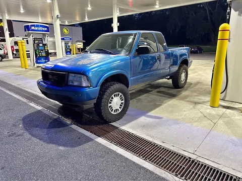 2000 GMC Sonoma Club Coupe Cab Pickup