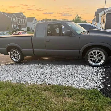 2000 GMC Sonoma Extended Cab SLS Pickup 3D 6 ft