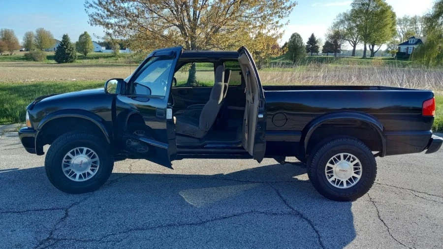 2000 GMC S-15/Sonoma - Image 2 of 16