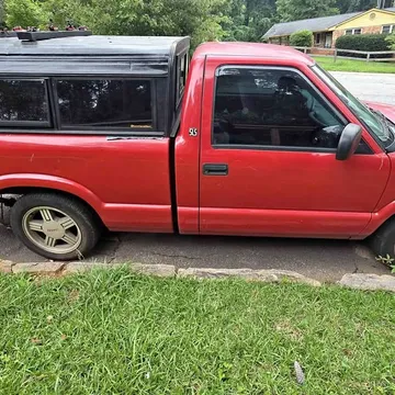 2000 GMC Sonoma Regular Cab SLS Pickup 2D 6 ft