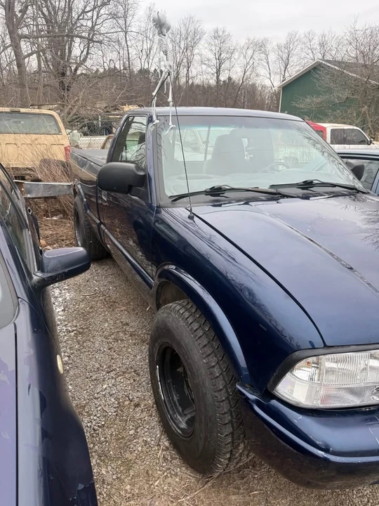 2000 GMC S-15/Sonoma - Image 2 of 12