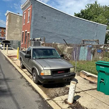 2000 GMC Sonoma SL Pickup 2D 6 ft