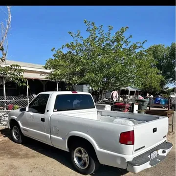 2000 GMC Sonoma SL Pickup 2D 6 ft