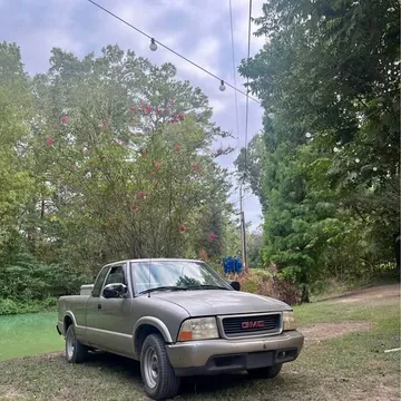 2000 GMC Sonoma SLS Pickup 2D 6 ft