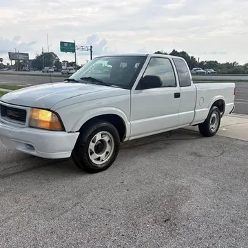 2000 GMC Sonoma SLS Pickup 3D 6 ft