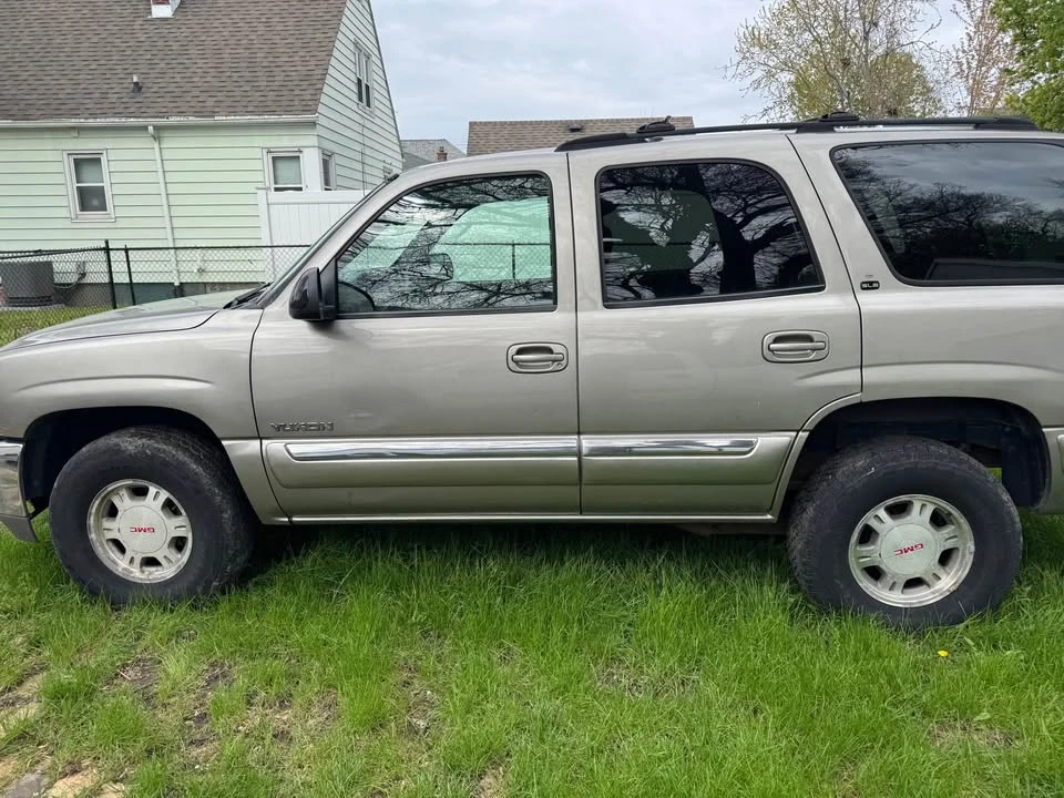 2000 GMC Yukon - Image 2 of 17