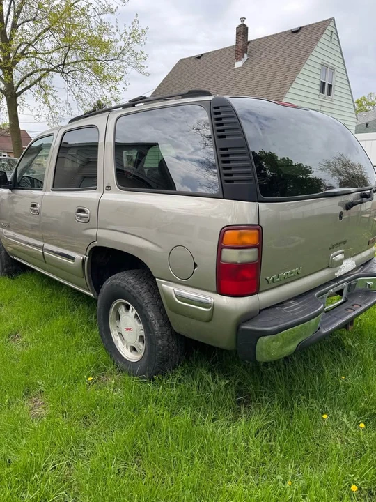 2000 GMC Yukon - Image 3 of 17