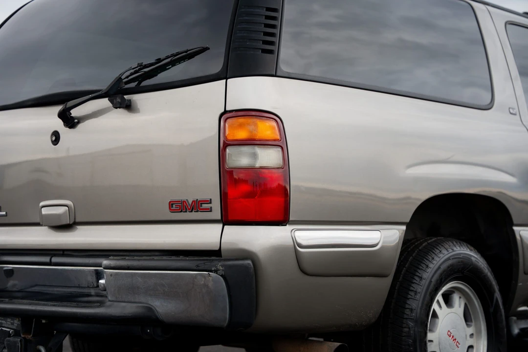 2000 GMC Yukon 2nd Gen - Image 24 of 31