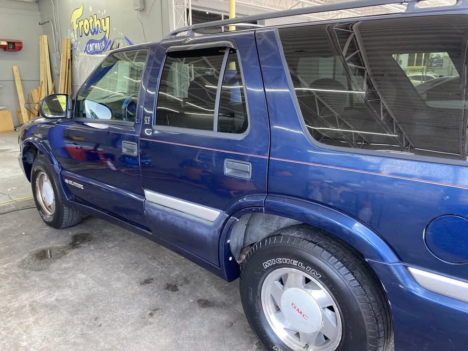 2000 GMC S-15 Jimmy 2nd Gen - Image 5 of 9
