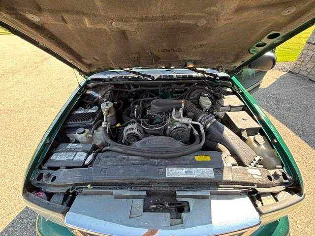 2000 GMC S-15 Jimmy 2nd Gen - Image 12 of 14