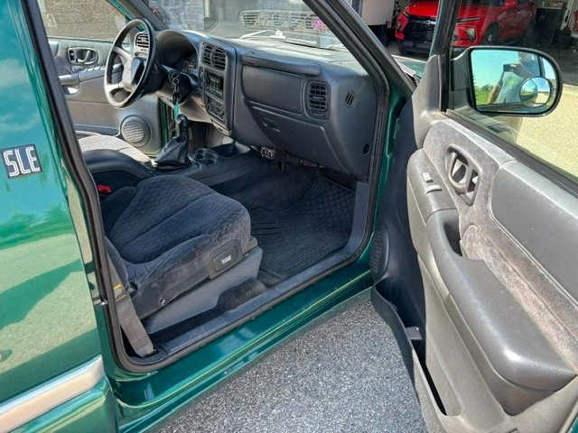2000 GMC S-15 Jimmy 2nd Gen - Image 13 of 14