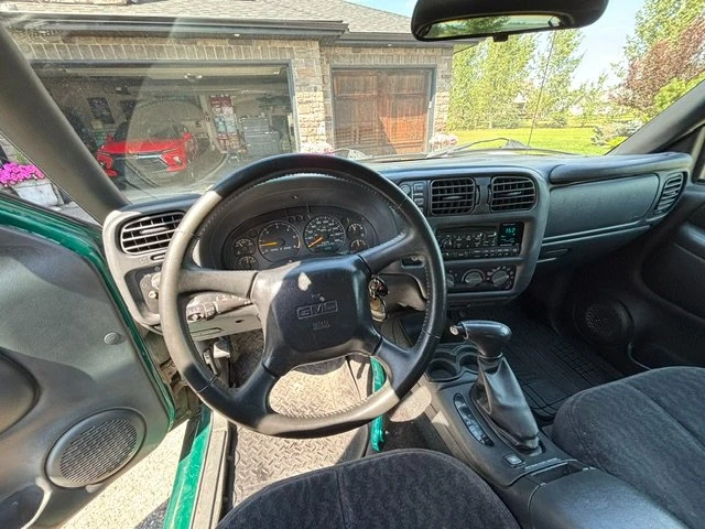 2000 GMC S-15 Jimmy 2nd Gen - Image 11 of 14