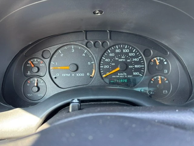 2000 GMC S-15 Jimmy 2nd Gen - Image 10 of 14