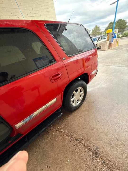 2000 GMC Yukon 2nd Gen - Image 2 of 3