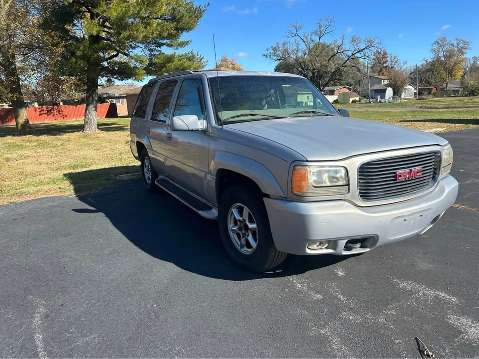 2000 GMC Yukon 2nd Gen - Image 2 of 3