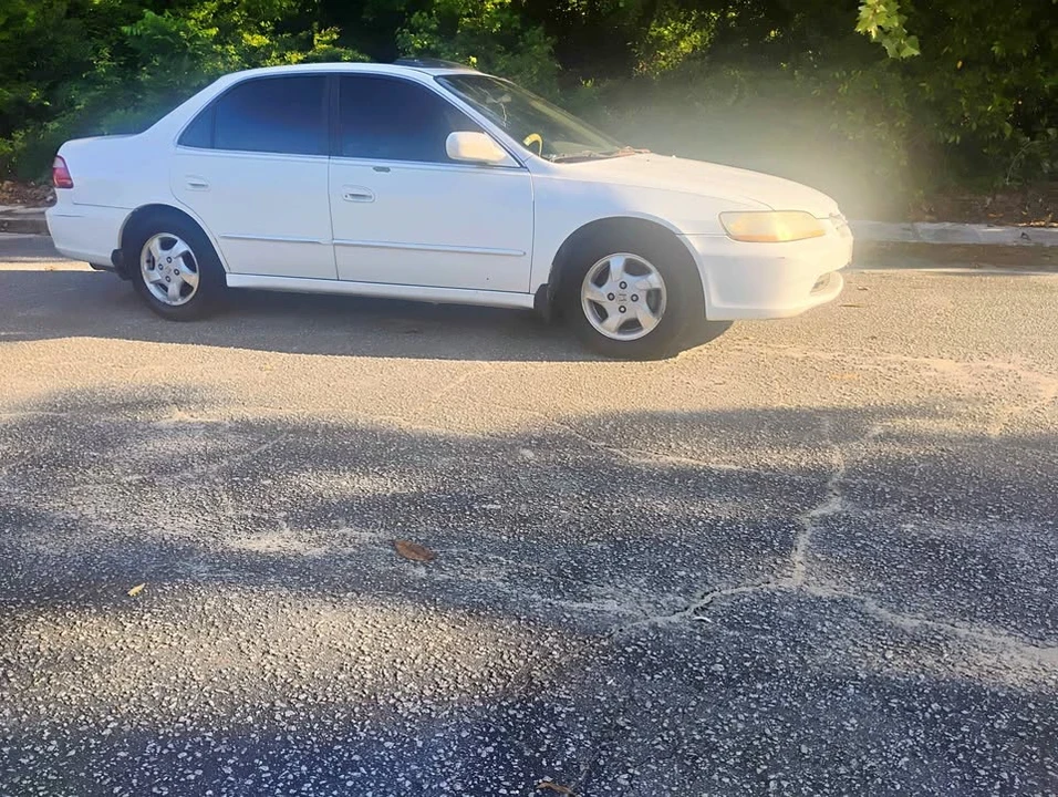 2000 Honda Accord 6th Gen - Image 1 of 2