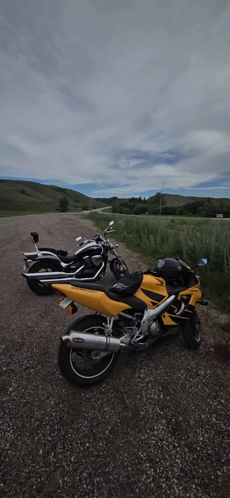 2000 Honda CBR - Image 2 of 2