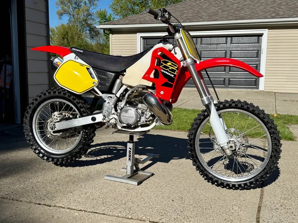 2000 Honda CR - Image 2 of 11