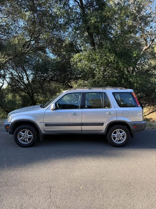 2000 Honda CR-V 1st Gen - Image 2 of 10