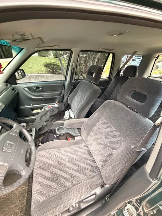2000 Honda CR-V 1st Gen - Image 9 of 10