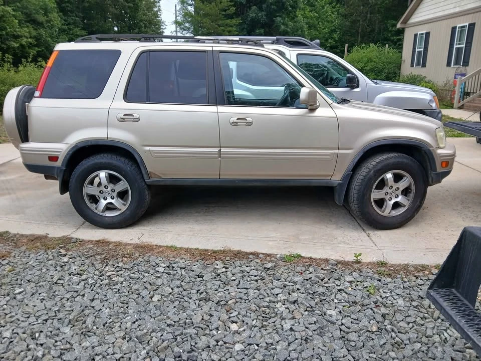 2000 Honda CR-V 1st Gen - Image 3 of 8