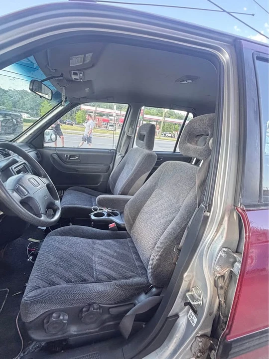2000 Honda CR-V 1st Gen - Image 10 of 13