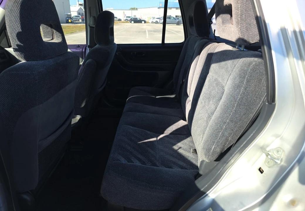 2000 Honda CR-V 1st Gen - Image 11 of 12