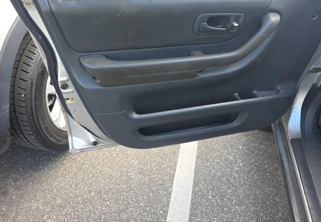 2000 Honda CR-V 1st Gen - Image 8 of 12